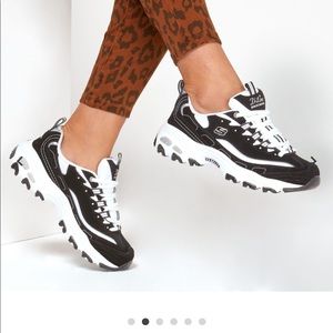 NWT Sketchers D’Lites Sneakers